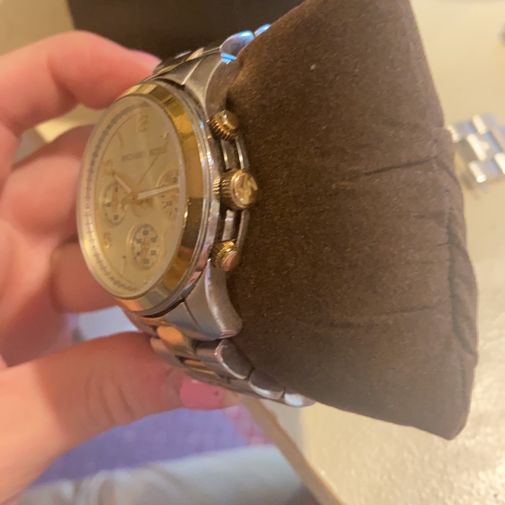 Michael Kors two tone watch with links and box - Picture 3 of 11